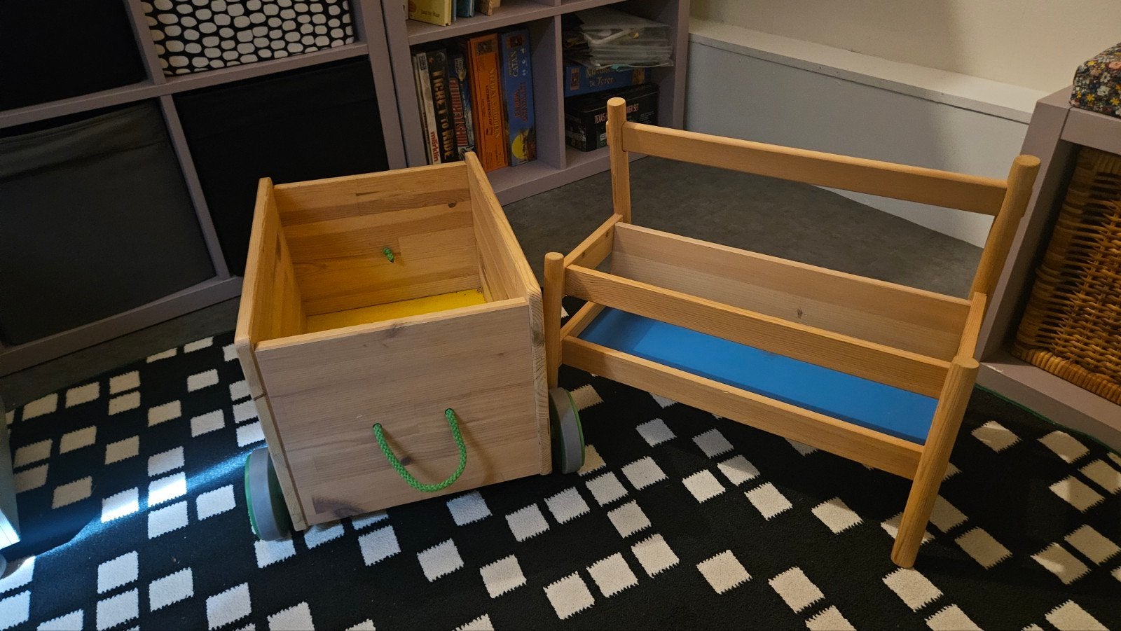 IKEA FLISAT boekenrekje en opbergkist op wielen, Ophalen, Gebruikt, Jongen of Meisje