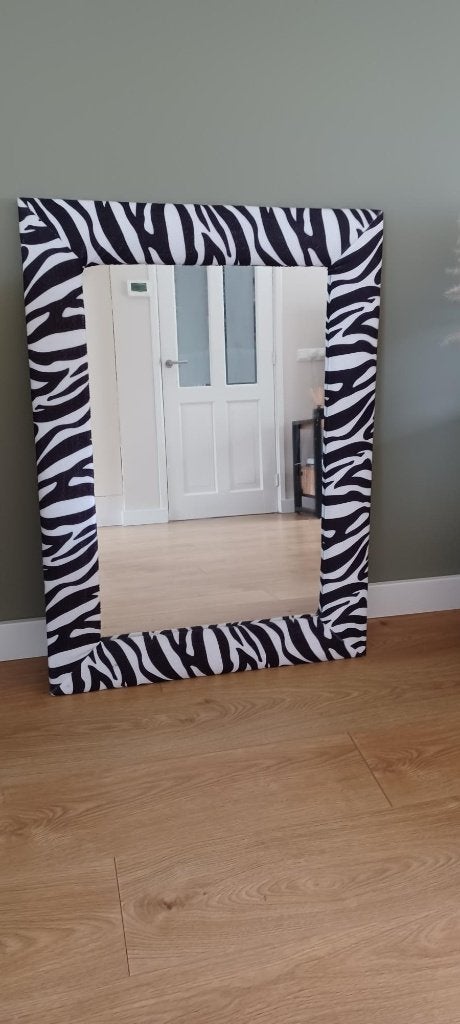 Zebra spiegel , zwart/wit, afmeting: 95 x 70 cm, Ophalen, Zo goed als nieuw, Minder dan 100 cm, Rechthoekig