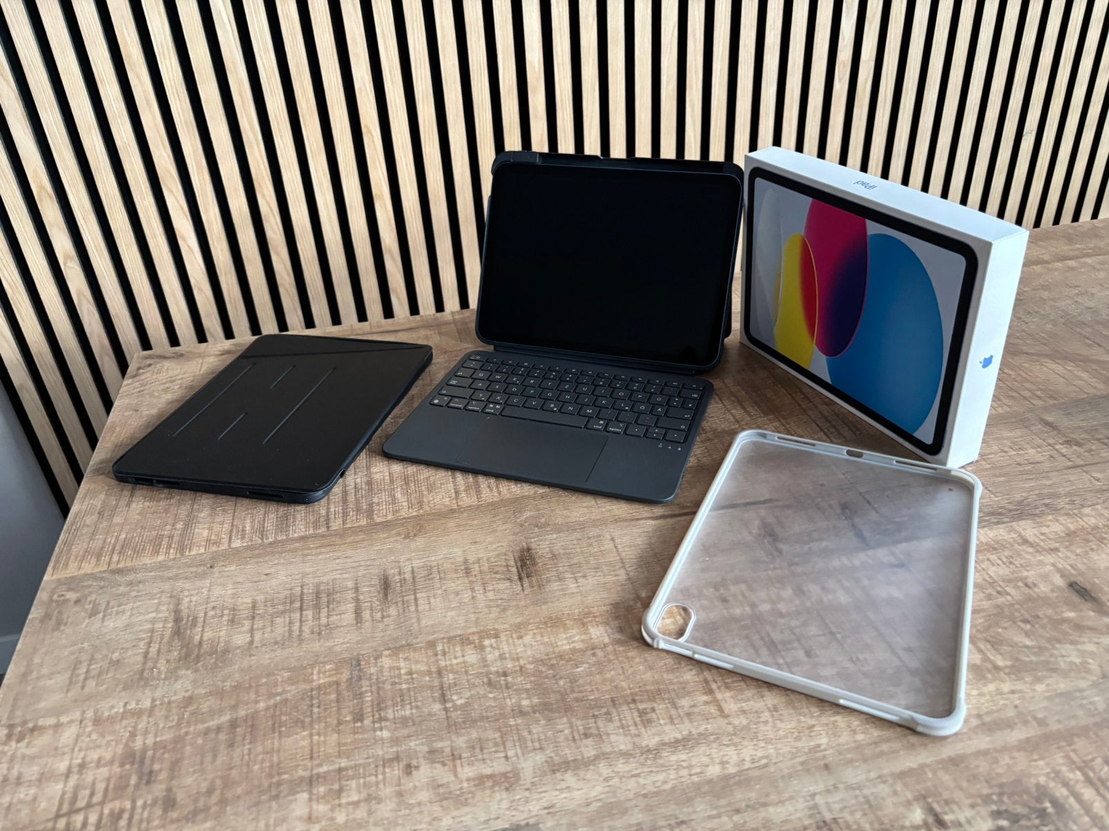 iPad A16 128GB + ESR toetsenbord hoes + 2 extra hoesjes, 11 inch, Ophalen of Verzenden, Zo goed als nieuw, 128 GB
