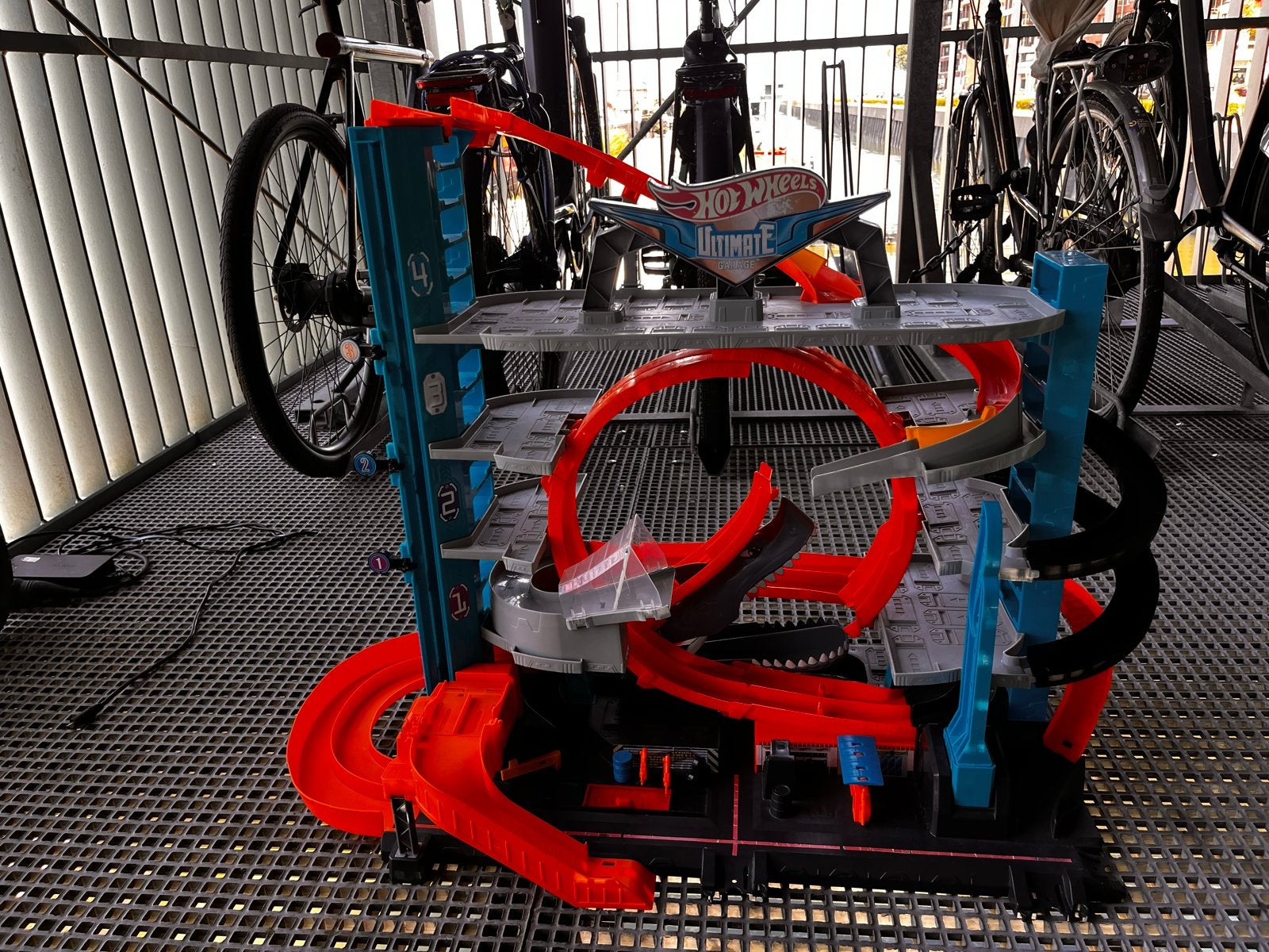 Hotwheels mega garage met haai, Ophalen, Hot Wheels, Racebaan, Gebruikt