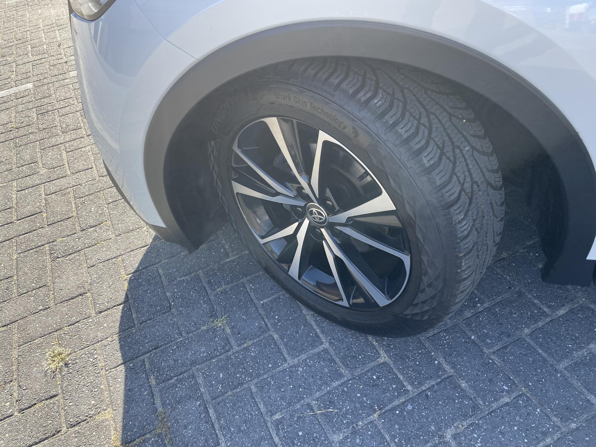 Toyota C-HR 1.8 Hybrid 140 First Edition , Bi-tone pearl whi, Auto's, Dealer onderhouden, Stof, Euro 6, 4 cilinders