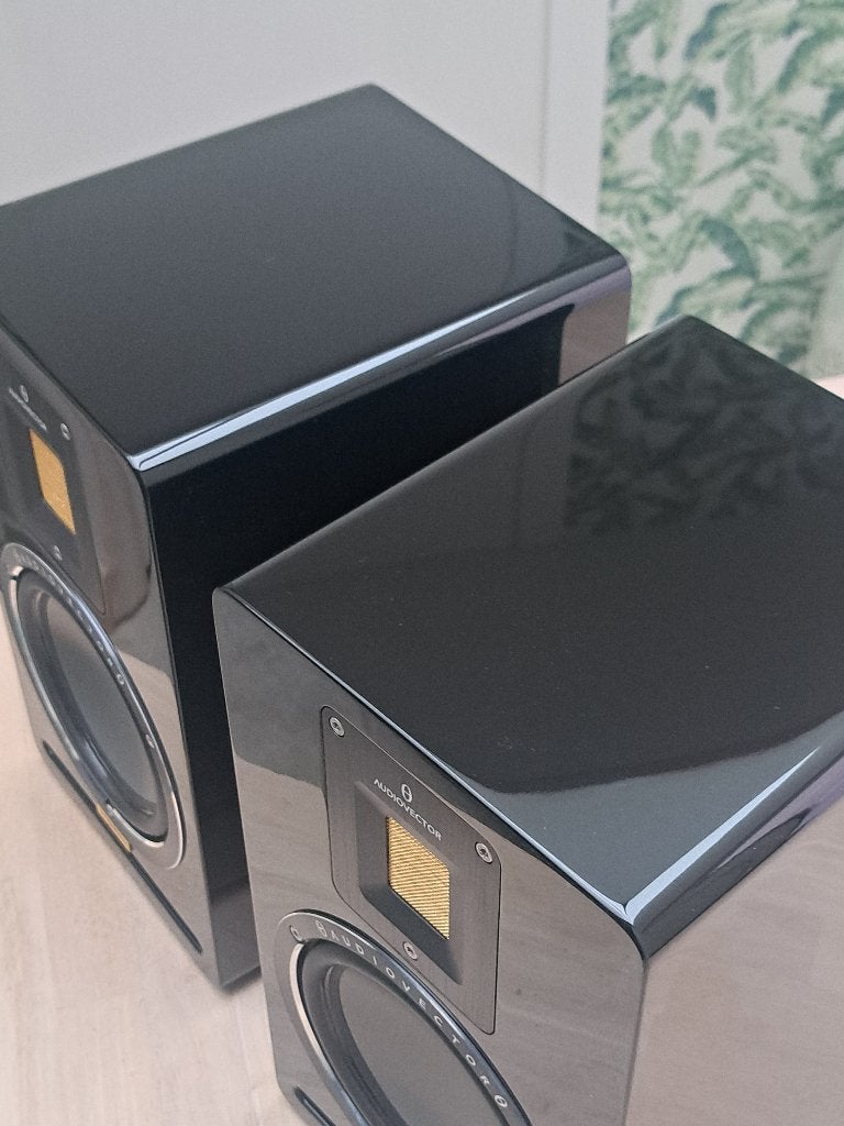 Audiovector QR1SE pianolak zwart demopaar, Overige merken, 120 tot 150 watt, Ophalen of Verzenden, Zo goed als nieuw