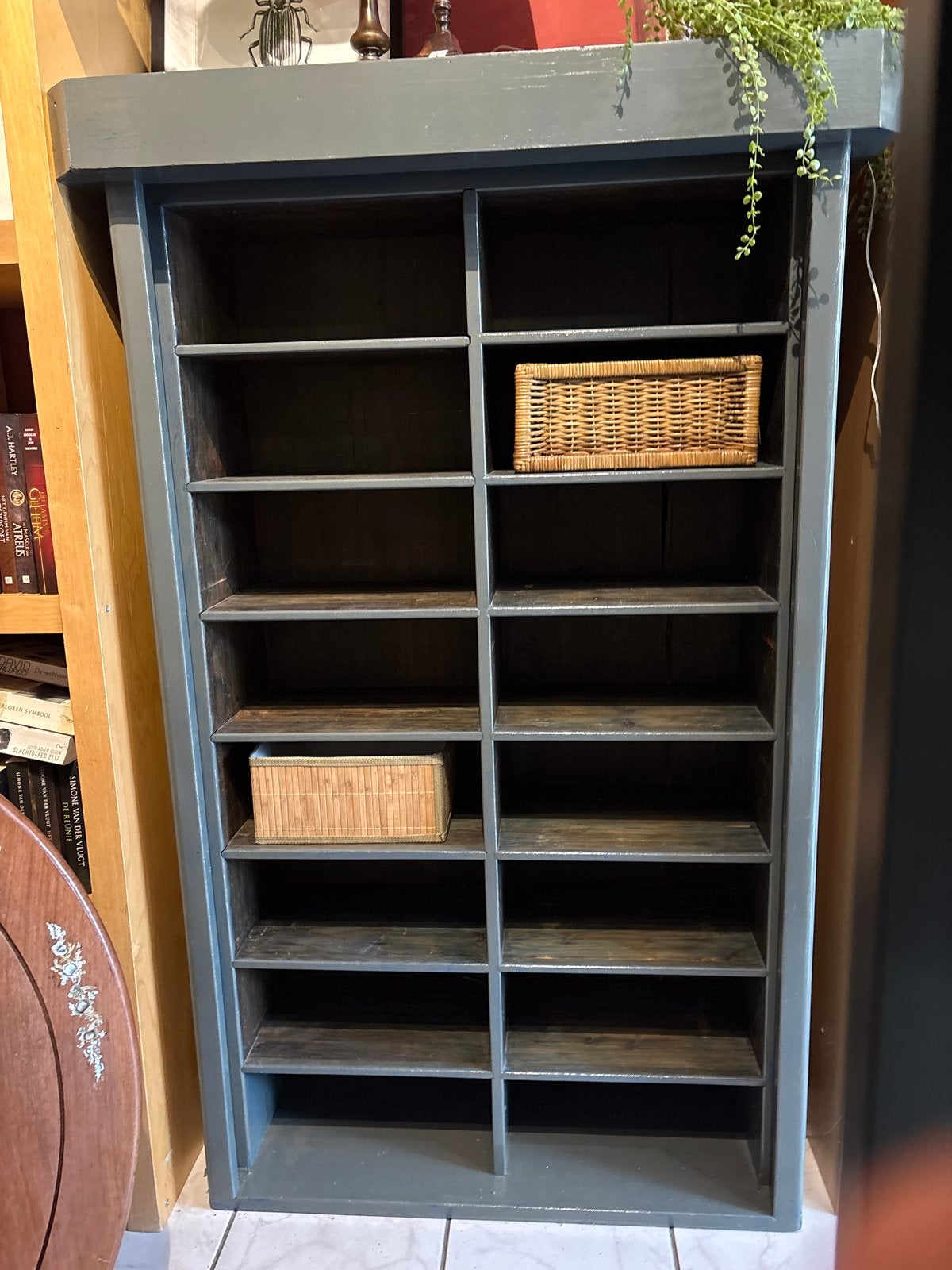 Vintage houten vakkenkast - olijf groen /grijs, Huis en Inrichting, Met plank(en), Gebruikt, 150 tot 200 cm, 25 tot 50 cm