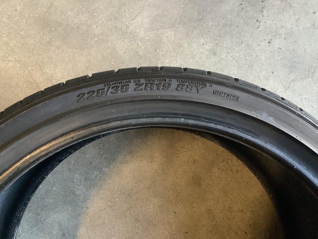 2x Kumho Ecsta PS71 225/35ZR19 88Y, Auto-onderdelen, 19 inch, Gebruikt, Ophalen of Verzenden, Banden