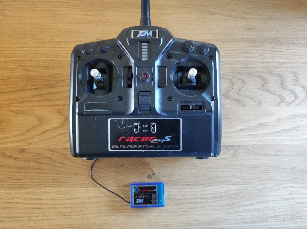 T2M Racer 2.4GHz 2Ch zenderset, Hobby en Vrije tijd, Ophalen of Verzenden, Zo goed als nieuw
