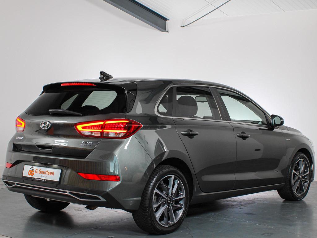 Hyundai i30 1.5 T-GDi MHEV Premium Sky Panoramadak, Stoelver, Stof, Gebruikt, 4 cilinders, 160 pk