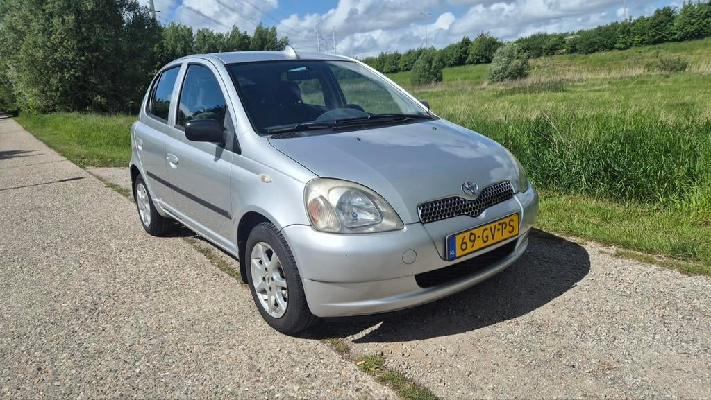Toyota Yaris 1.3 16V 5DR Linea SOL AUT 2001 Grijs, Auto's, Toyota, 1299 cc, 15 km/l, 31 €/maand, 4 cilinders