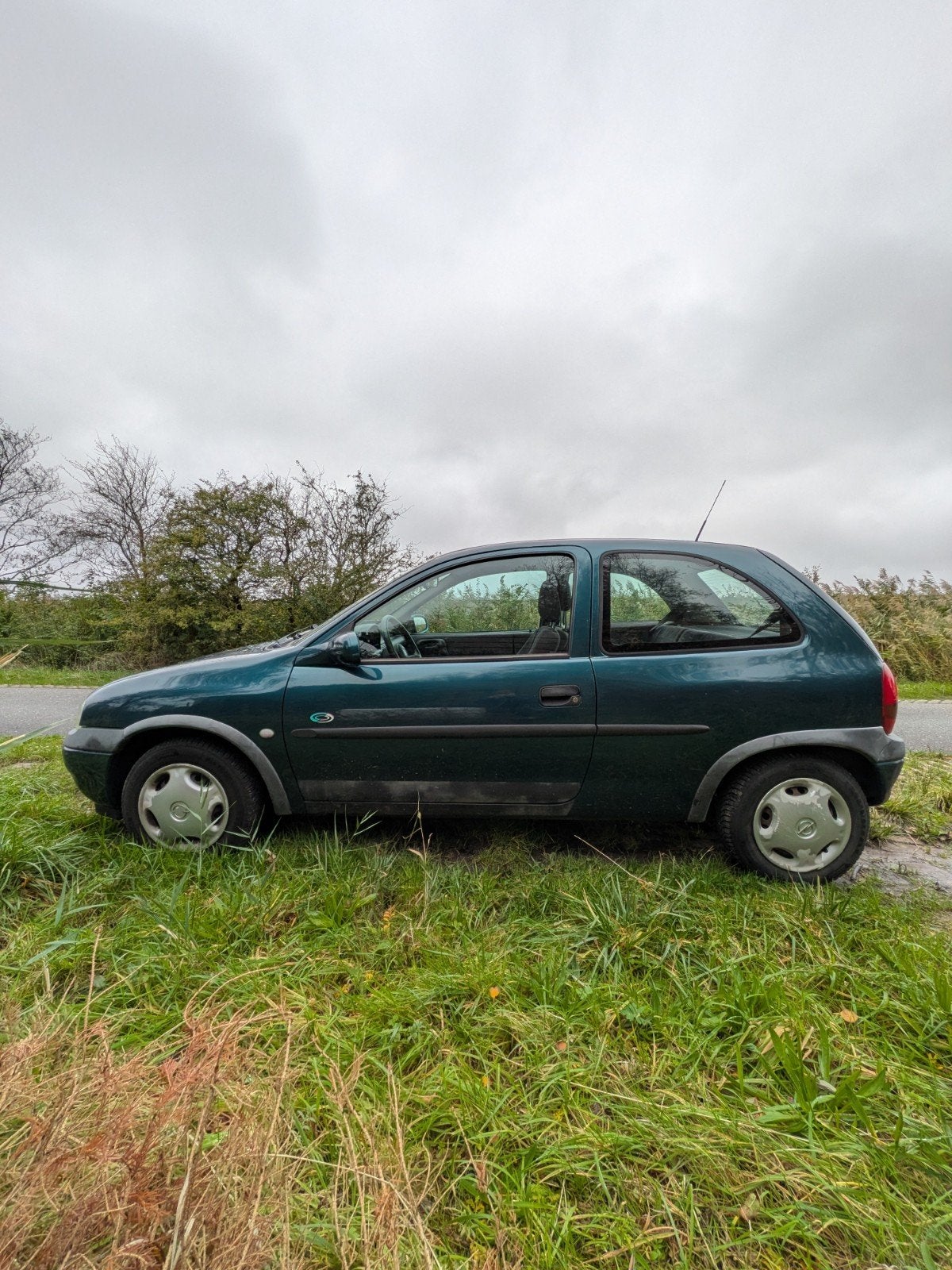 Opel Corsa 1.4 I 3D AUT 1998 Blauw, Auto's, 450 kg, 40 €/maand, 4 cilinders, Blauw
