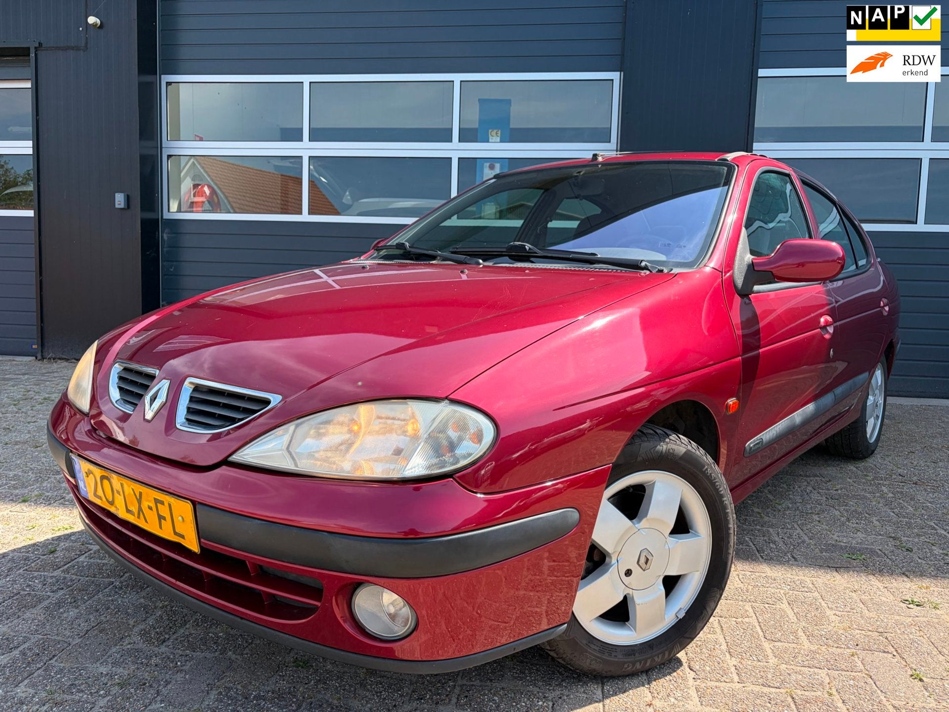 Renault Mégane 1.6-16V Dynamique|Airco|Automaat!, Auto's, Renault, Stof, Zwart, 4 cilinders, 49 €/maand