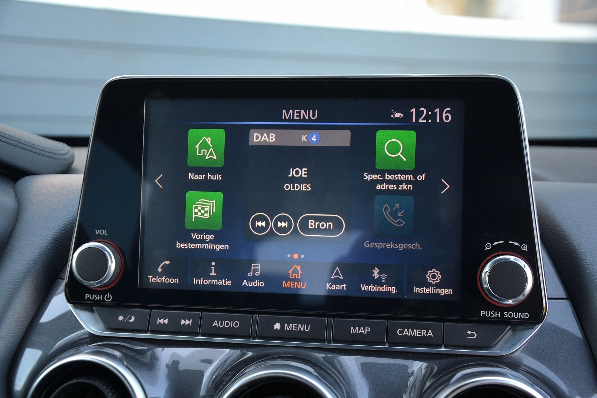 Foto 12 van Nissan Juke 1.0 DIG-T Tekna Automaat | Navigatie | Stoelverw