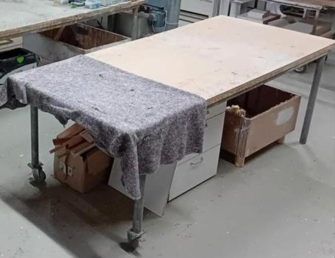 Werkbank met houten blad en metalen onderstel, Doe-het-zelf en Verbouw, Werkbanken, Ophalen