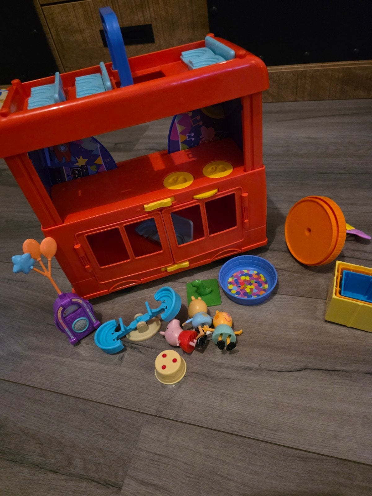 Peppa Pig Feestbus met figuren en accessoires, Ophalen, Gebruikt, Jongen of Meisje