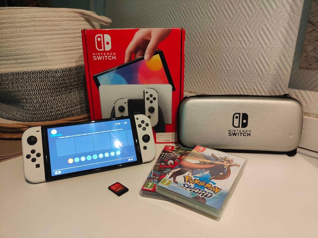 Nintendo Switch OLED Wit Complete Bundel - 3 Games + Extra's, Switch OLED, Ophalen of Verzenden, Zo goed als nieuw, Met 1 controller