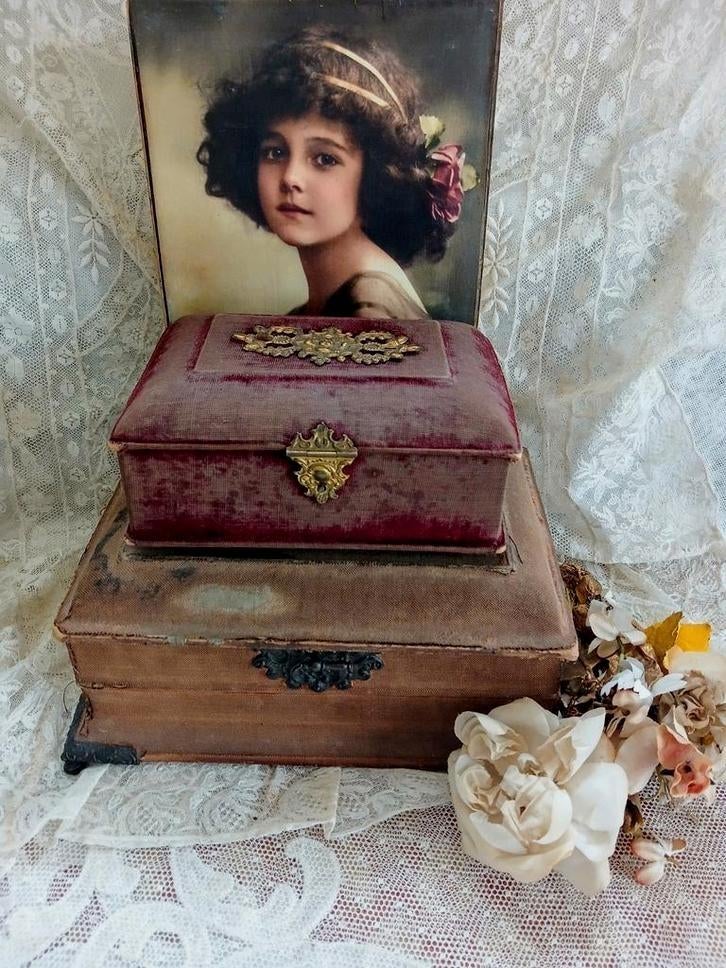 Antiek fluwelen sieraden kistje, Verzenden