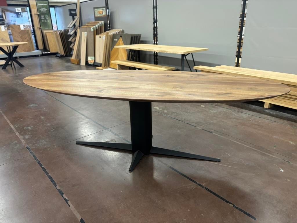 Ovale walnoten eettafel met cilinderpoot 250x110cm, Ophalen, 200 cm of meer, Zo goed als nieuw, Vijf personen of meer