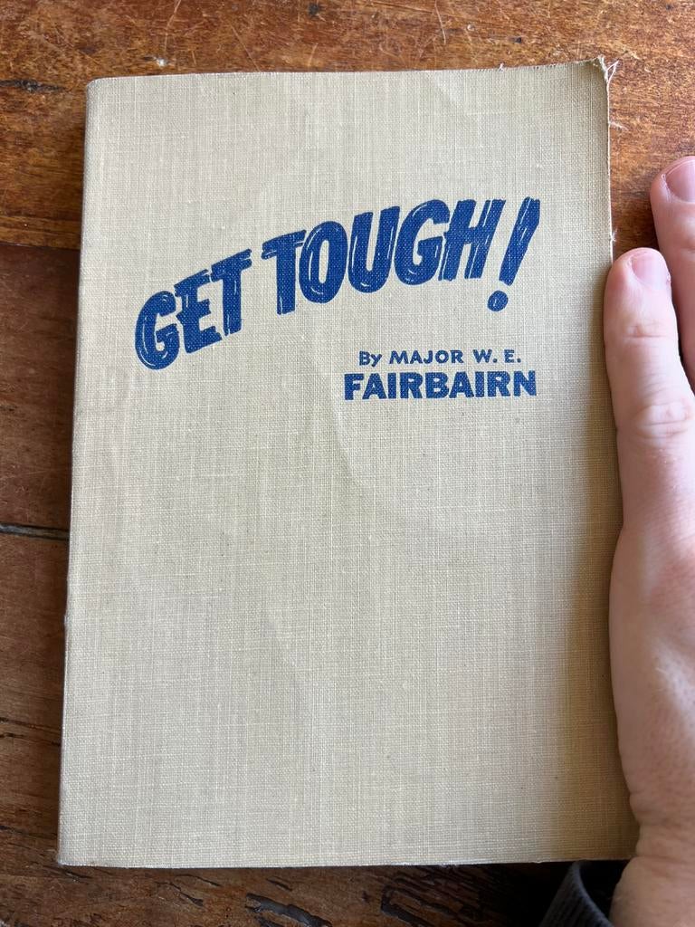 WO2 Amerikaans Get Tough Fairbairn Sykes Commando Dolk boek, Verzamelen, Militaria | Tweede Wereldoorlog, Amerika, Ophalen of Verzenden