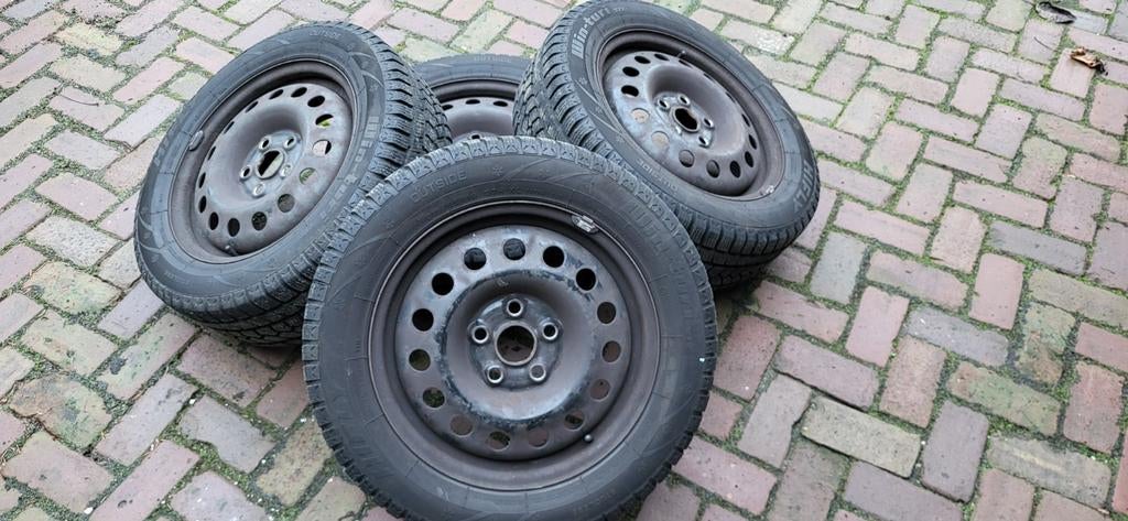 Winterbanden op stalen velg steek: 5x112 naaf: 57,1, Auto diversen, Wieldoppen, Ophalen