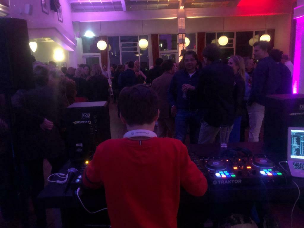 DJ Crown- Jong maar knetter goed !, Diensten en Vakmensen, Muzikanten, Artiesten en Dj's, Dj