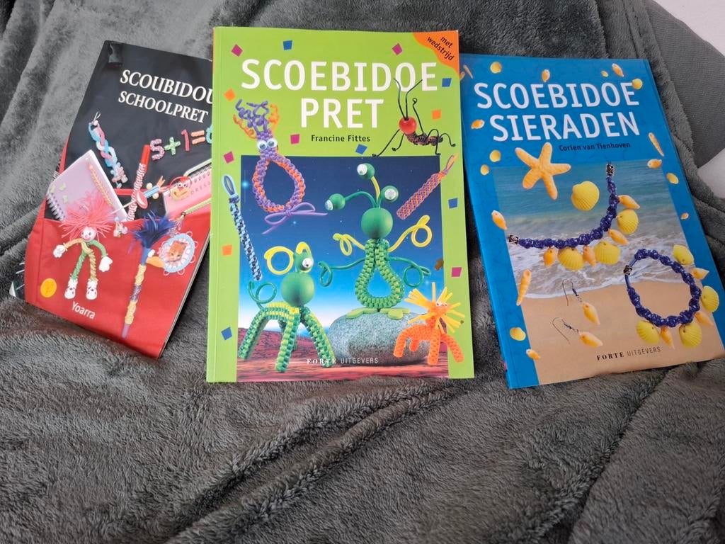 3 Scoebidoe Boekjes: Schoolpret, Pret, Sieraden, Diverse, Ophalen of Verzenden, Zo goed als nieuw, Scrapbooking en Knutselen