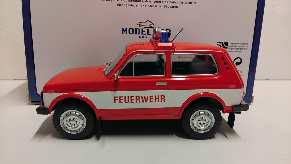 Lada Niva 4x4 Feuerwehr rood Brandweer Mcg 1:18 KRD, Hobby en Vrije tijd, Modelauto's | 1:18, Ophalen of Verzenden, Zo goed als nieuw