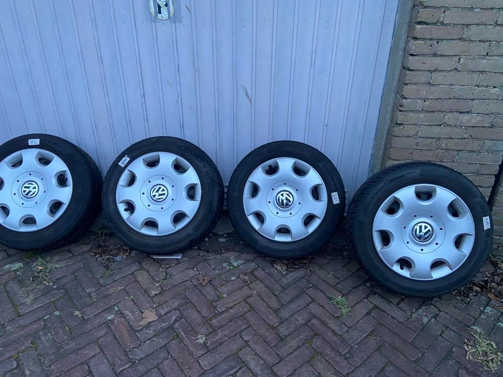 Winterbanden Volkswagen golf 7 en div, Ophalen, Zo goed als nieuw