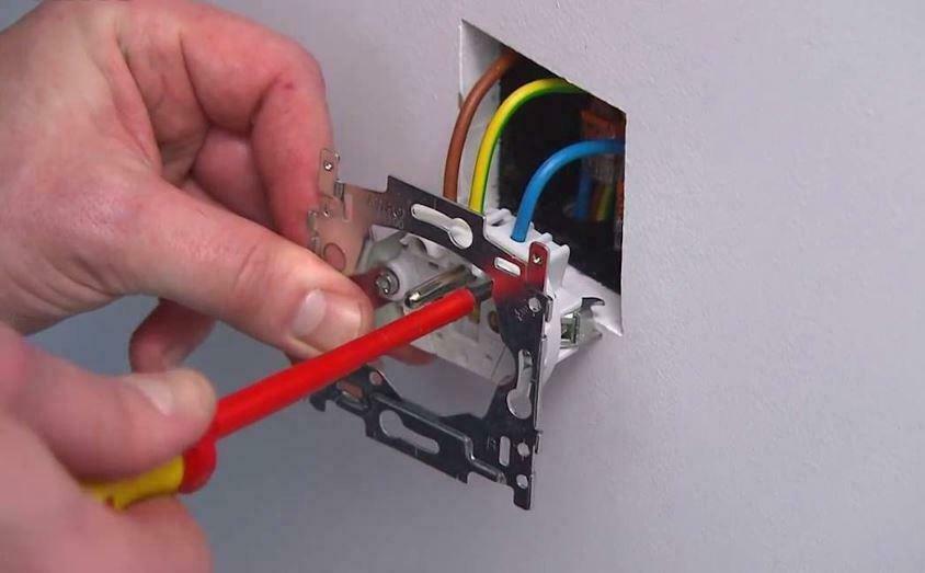 💡Elektricien voor alle hulp in huis. Electricien Gezocht💡