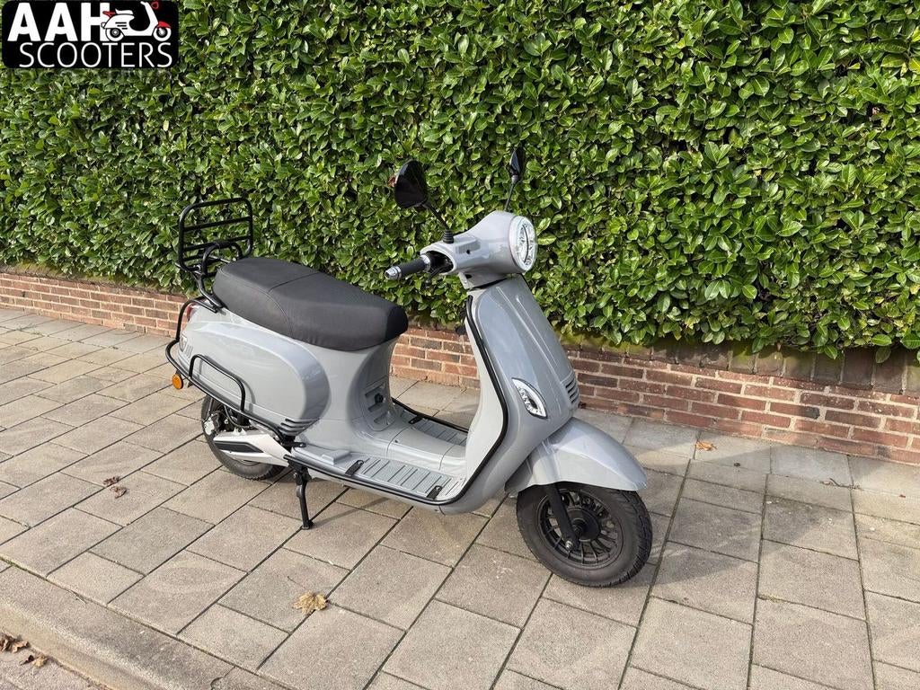 ACTIE! Nieuwe elektrische vespa look scooter 45km/u brom, Fietsen en Brommers, Onbekend, Onbekend, OVERIGE, Overige
