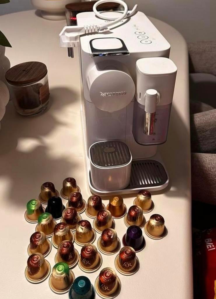 Nespresso Latissima One EN510.W met Cups, Ophalen of Verzenden, Zo goed als nieuw, Koffiemachine