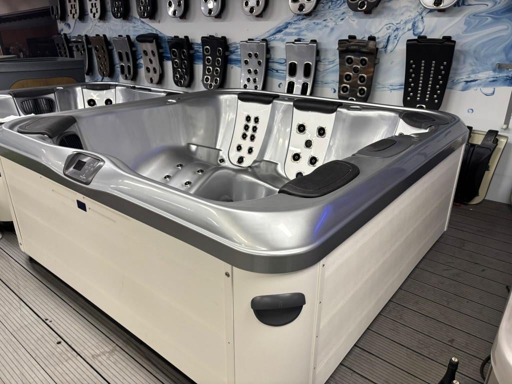 Bullfrog spa | Luxe High-End Spa -5 pers. A8D/A8L, Tuin en Terras, Bubbelbaden en Hottubs, Ophalen of Verzenden, Zo goed als nieuw