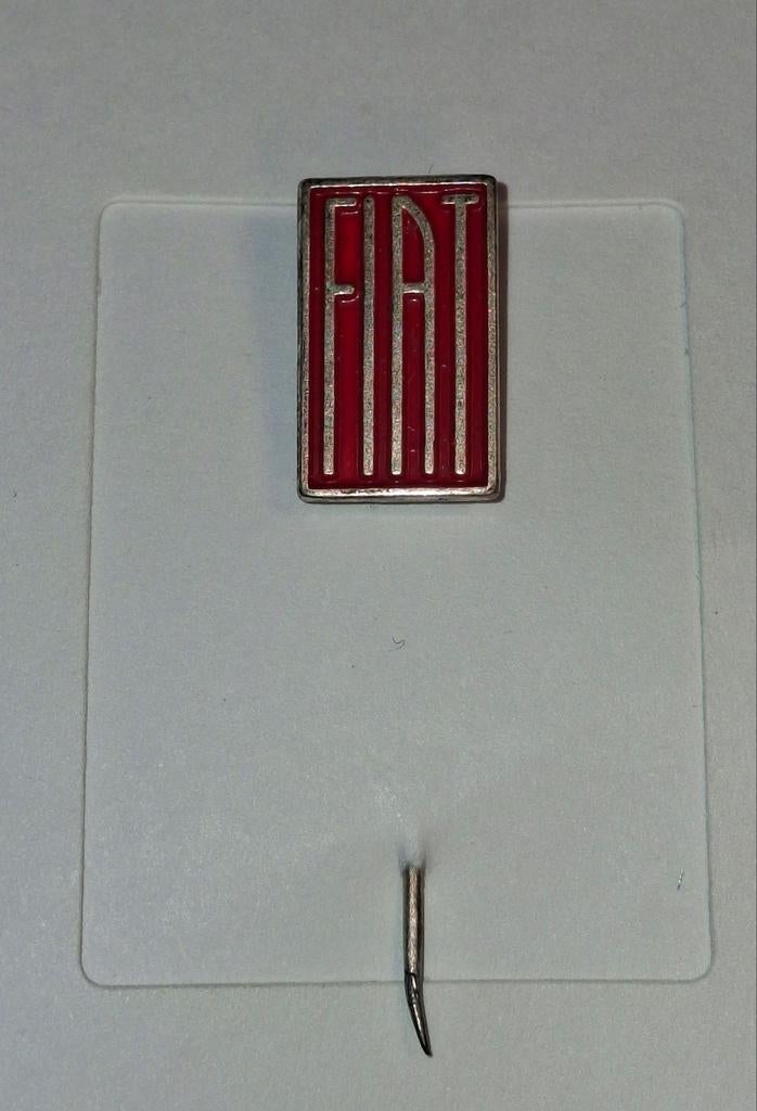 Vintage Fiat Pin Badge, Auto diversen, Autostickers, Verzenden