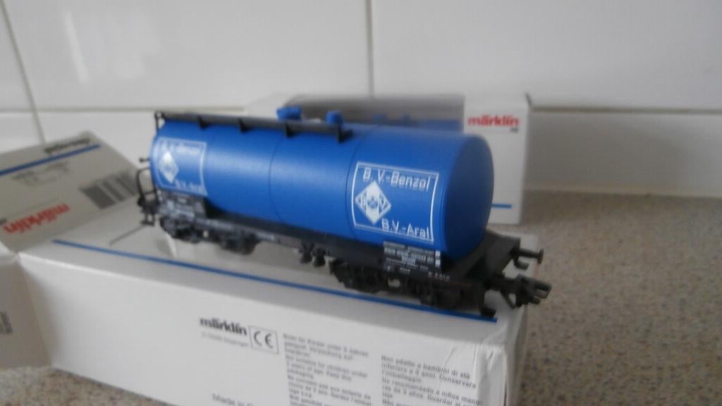 Marklin 1x tank wagon ARAL/ BENZOL 46511, Wisselstroom, Wagon, Ophalen of Verzenden, Zo goed als nieuw