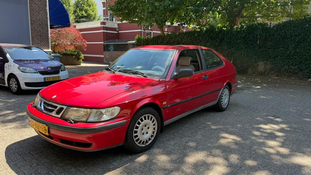 Saab 9-3 2.0 I Coupe AUT 1998 Rood, Auto's, Saab, 65 €/maand, Beige, 4 cilinders, 700 kg