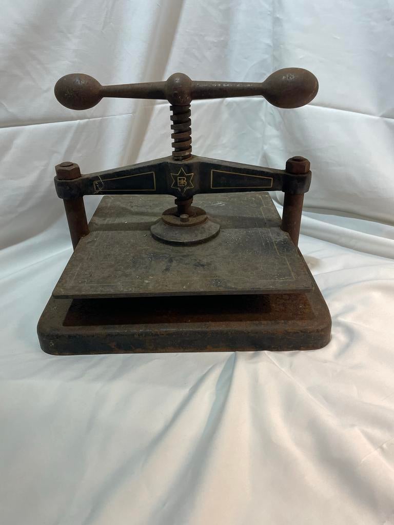 VERKOCHT! Vintage Gietijzeren Boekenpers, Antiek en Kunst, Ophalen of Verzenden