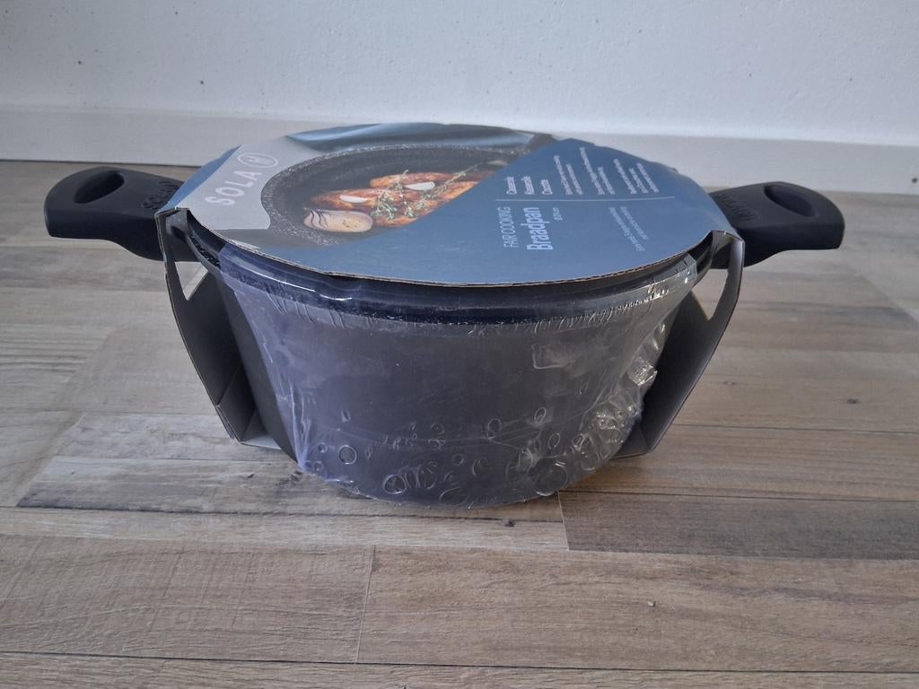 SOLA Braadpan met deksel 24 cm Ceramic Deluxe
 NIEUW, Gietijzer, Nieuw, Ophalen of Verzenden, Keramische plaat