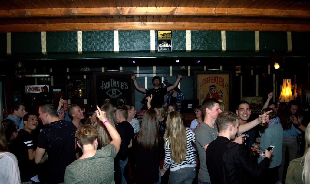 Feest-DJ, DJ boeken, Dj inhuren, DJ zoeken, Feest, Party, DJ, Solo-artiest
