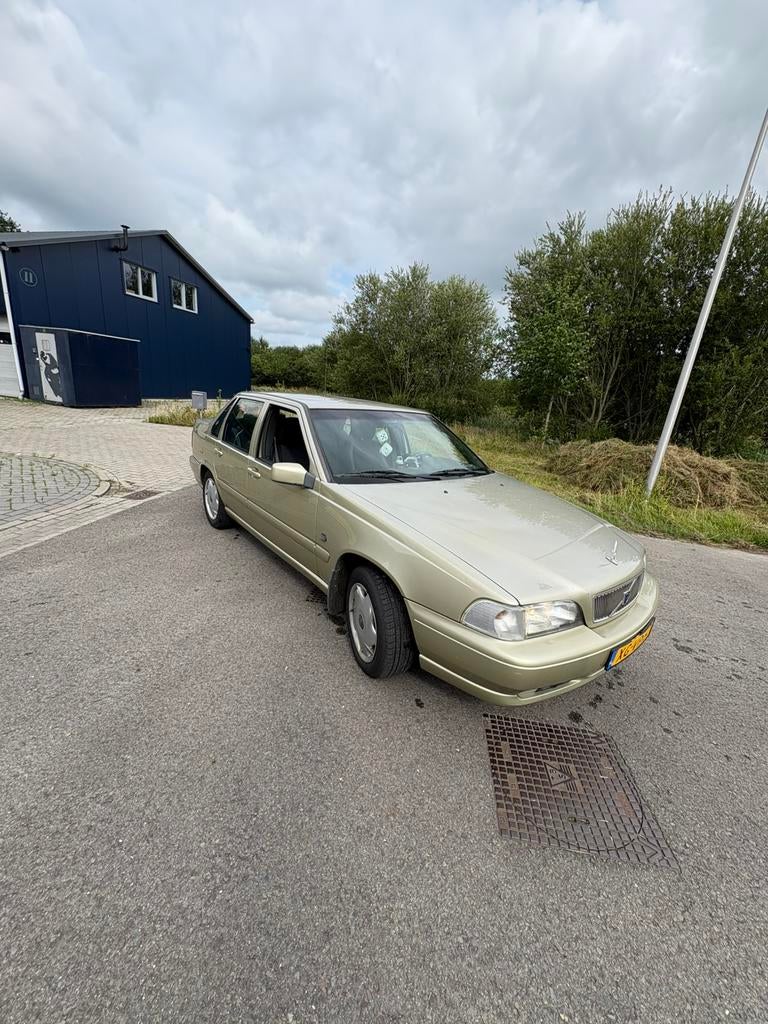 Volvo S70 2.5 1998 Beige, Auto's, Volvo, Voorwielaandrijving, 74 €/maand, S70, Particulier