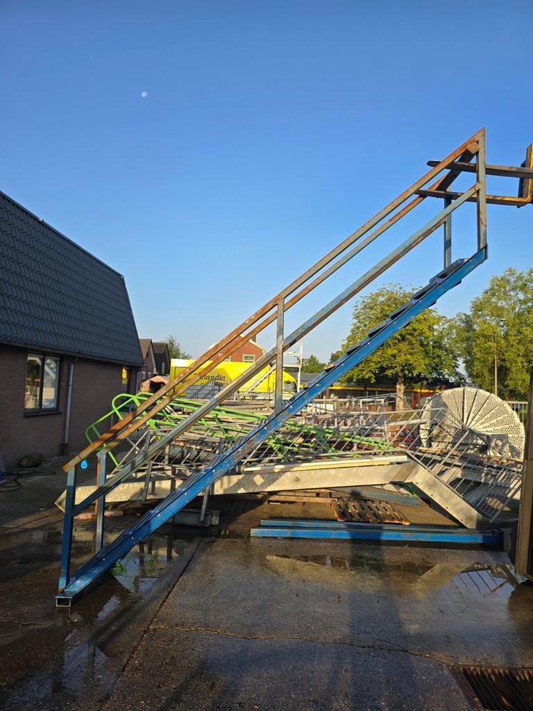 Stalen trapblauw hoog 3.2mtr. Nob110, Ophalen, Zo goed als nieuw