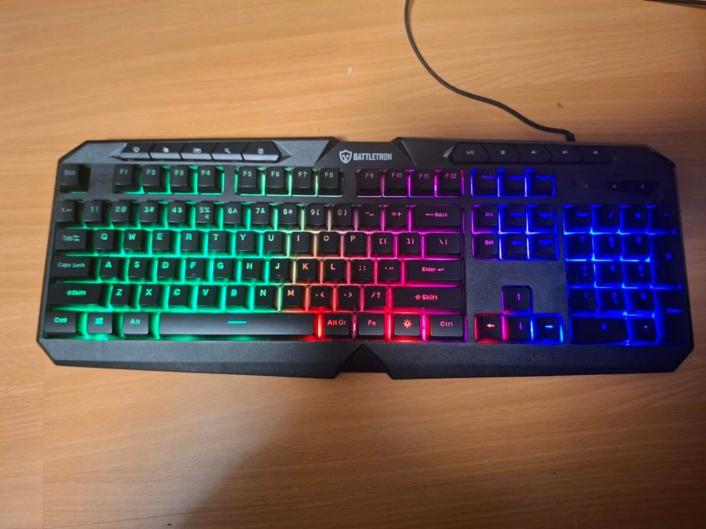 Battletron game toetsenbord met led verlichting, Gaming toetsenbord, Ophalen of Verzenden, Zo goed als nieuw, BATTLETRON
