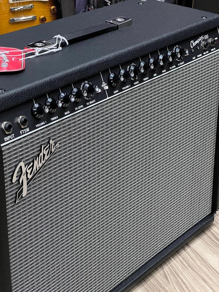 FENDER VERSTERKER, Muziek en Instrumenten, Versterkers | Bas en Gitaar, Zo goed als nieuw, 100 watt of meer, Ophalen