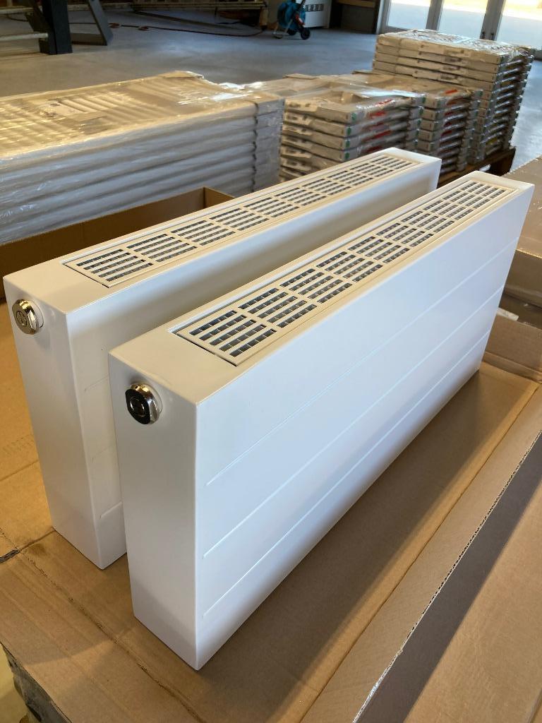 Nieuwe Vasco Primula plintradiatoren Wit en Zwart, Doe-het-zelf en Verbouw, Verwarming en Radiatoren, Minder dan 30 cm, Hoog rendement (Hr)