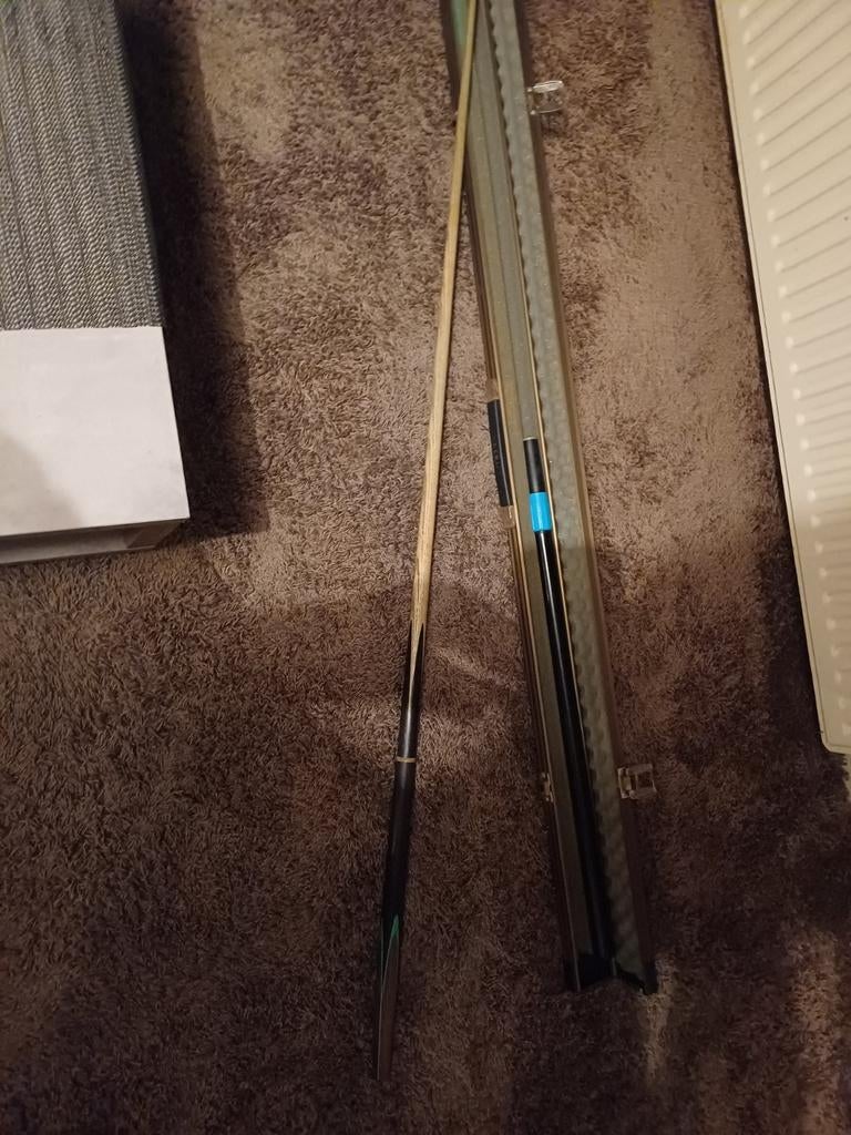 Mooi maar gebruikte snooker keu met verlengstuk, Sport en Fitness, Biljarten en Poolen, Ophalen, Gebruikt, Pooltafel