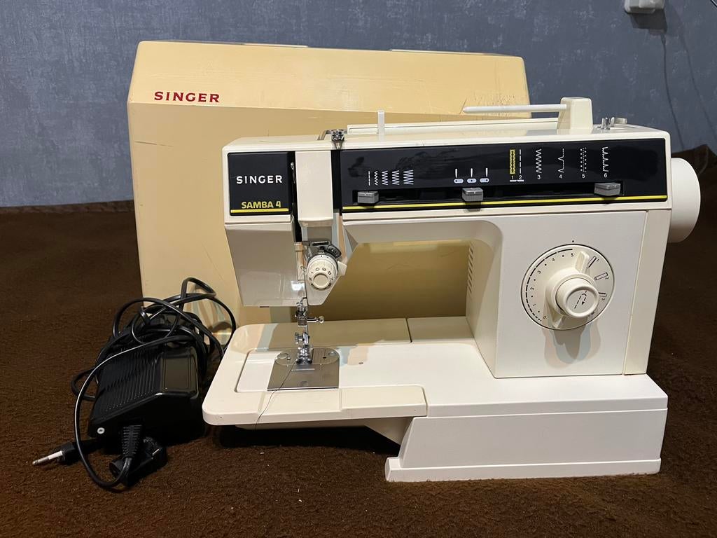 Vintage Singer Samba 4 met originele hoes, Hobby en Vrije tijd, Ophalen of Verzenden, Zo goed als nieuw, Naaimachine, Singer