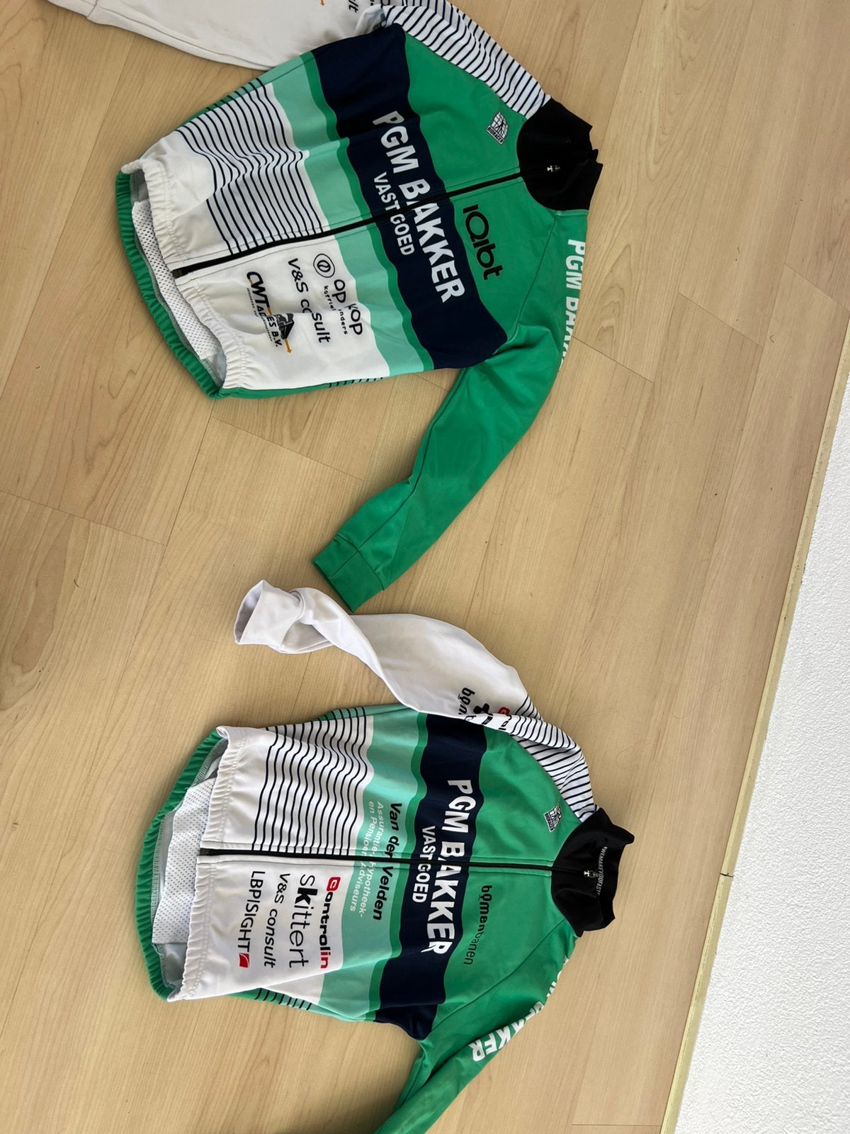 2 gevoerde schaatsjasjes van Bioracer maat S, Ophalen of Verzenden, Gebruikt, Overige typen, Overige merken