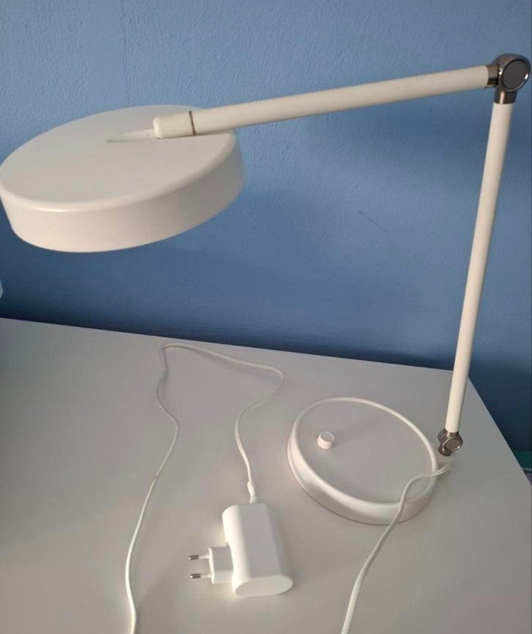 Mooie functionele bureaulamp Ikea met dimfunctie en oplader, Ophalen of Verzenden, Zo goed als nieuw