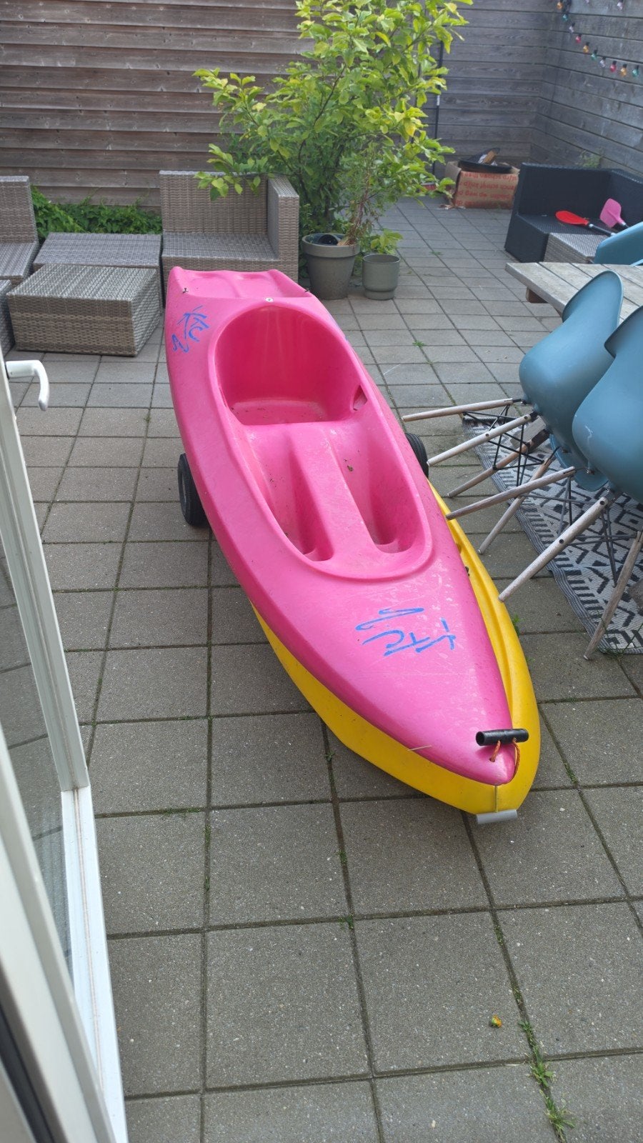 2x sit-on-top kano / kajak – geel & roze – incl. peddels en, Ophalen, Gebruikt, 1-persoons