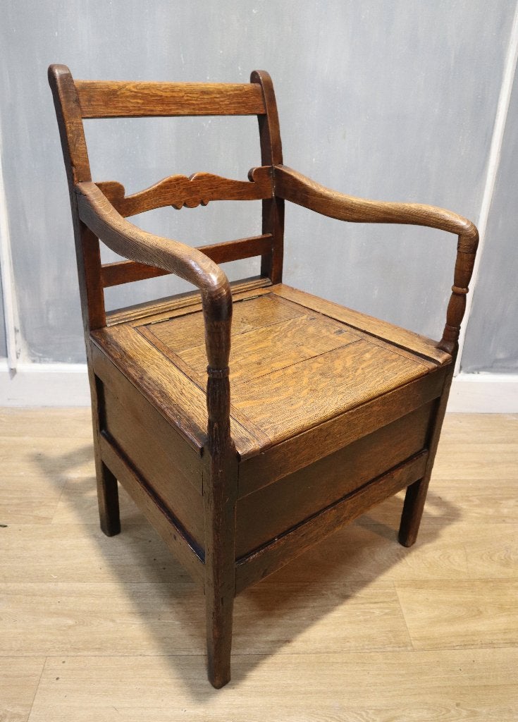 Antieke Engelse armstoel met klep en opbergruimte, Antiek en Kunst, Ophalen of Verzenden