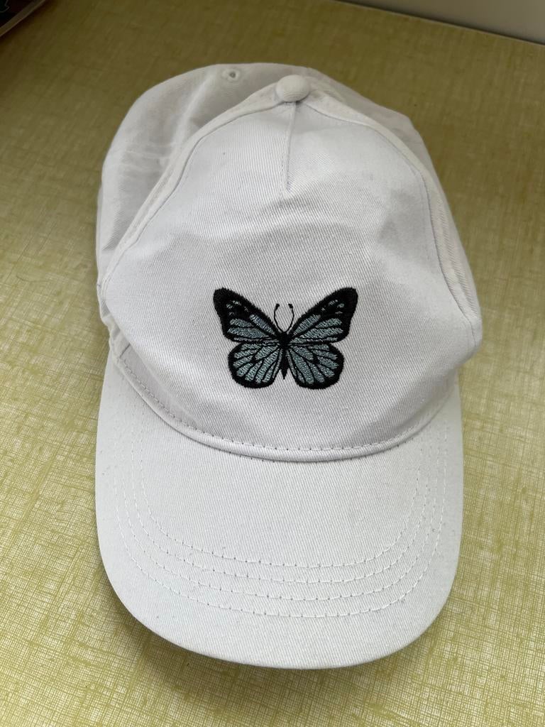 Witte pet met vlinder, Ophalen of Verzenden, Zo goed als nieuw, One size fits all, Pet