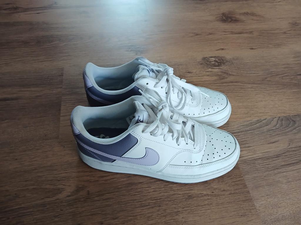 nike paars, Overige kleuren, Ophalen of Verzenden, Sneakers of Gympen, Zo goed als nieuw