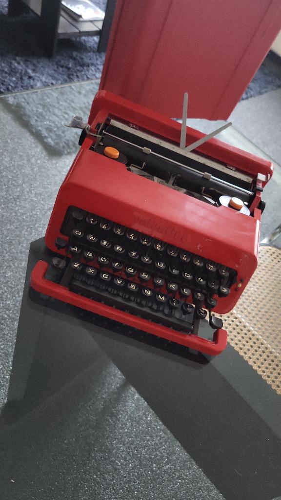 Olivetti Valentine, vintage typemachine, Ophalen, Gebruikt