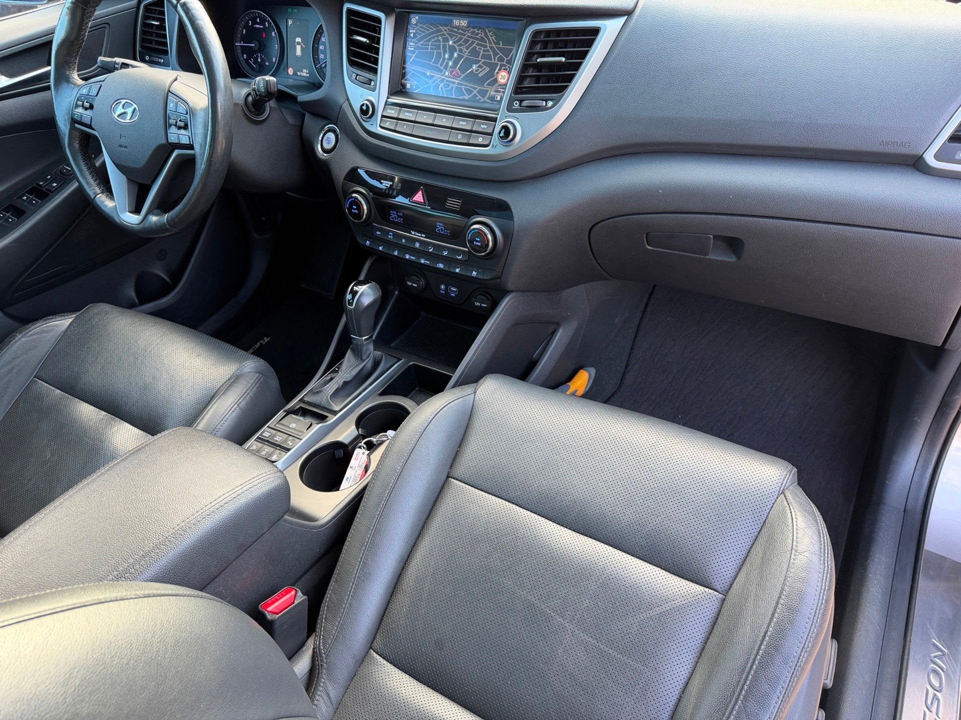 Hyundai Tucson 1.6 T-GDi Premium 4WD AUTOMAAT|PANODAK|LEDER, Auto's, Dealer onderhouden, Gebruikt, 4 cilinders, Met garantie (alle)